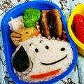カヨコ0831's cooksnap of when they made 簡単キャラ弁＊詰めるだけ！スヌーピー弁♪.