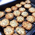 sato3★'s cooksnap of when they made 卵白で簡単クッキー・セサミチュイール.
