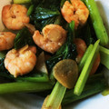 rumn's cooksnap of when they made 病みつき♪ 海老と小松菜のエスニック炒め.