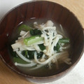サーフブレイド's cooksnap of when they made 簡単☆小松菜とえのきのお味噌汁.