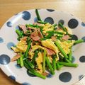 クックKUIUX2☆'s cooksnap of when they made にんにくの芽とベーコン、卵炒め.