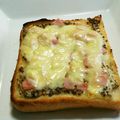 kumikko♪'s cooksnap of when they made 朝食に♪ベーコンチーズトースト.