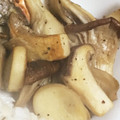 ＊・ヒロ・＊'s cooksnap of when they made 簡単♡鶏肉とキノコのナンプラー炒め♪.