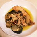 skateri's cooksnap of when they made 秋鮭としめじのアヒージョ！.