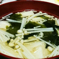 かりー子's cooksnap of when they made すぐに出来る♡えのきとワカメの中華スープ.