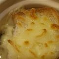 ゆであずきまめ's cooksnap of when they made 食パンで☆簡単オニオングラタンスープ♪.