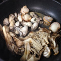 おとひめ0128's cooksnap of when they made 牡蠣ときのこのバター醤油炒め.