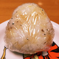❁Abake❁'s cooksnap of when they made コンソメと粉チーズと黒胡椒のおにぎり.