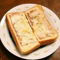 ともみろ's cooksnap of when they made 朝食に☆ベーコンチーズトースト.
