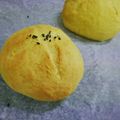 ChrNoy's cooksnap of when they made かぼちゃあんパン☆クリチ入り.