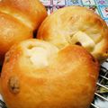あきあんづ's cooksnap of when they made クリームチーズinレーズンパン.