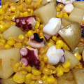 mato77☆'s cooksnap of when they made タコとじゃがいもの焼きとうもろこし炒め.