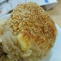 りんご☆ぶどう's cooksnap of when they made ＊ﾁｰｽﾞ入り焼きおにぎり＊.
