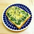YUZVIO's cooksnap of when they made 朝食に❤大根葉とシラスのトースト❤.