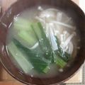 サーフブレイド's cooksnap of when they made 具沢山♪えのきと小松菜のお味噌汁.