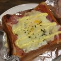 こぐ12's cooksnap of when they made 簡単朝食ベーコンエッグマヨチーズトースト.