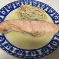 クックEAHMYQ☆'s cooksnap of when they made 塩鮭アレンジ！鮭と きのこの白だし煮＊ﾟ.