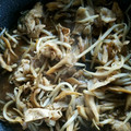 みるくたぬき's cooksnap of when they made 舞茸ともやしと豚肉の味噌炒め.