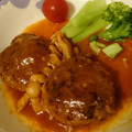 万華月's cooksnap of when they made 卵不使用★ふんわり煮込みハンバーグ.