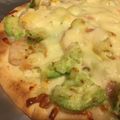 naorii's cooksnap of when they made 市販のピザ生地で♪えびアボカドピザ★.