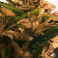 ＊にょにょん＊'s cooksnap of when they made 弁当おかず☆小松菜と舞茸の炒め物.