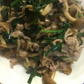やーしー's cooksnap of when they made たっぷりニラとシメジの豚胡麻炒め.