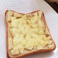 THRmika's cooksnap of when they made りんごとチーズのハニートースト.