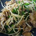 すがP's cooksnap of when they made 簡単本格中華味☆豚こまもやにら炒め.