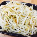 夏女旅娘's cooksnap of when they made 材料４つ簡単すぎる！もやしのレンジナムル.