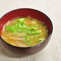momosukekan's cooksnap of when they made レタスとたまねぎのシャキシャキ甘々味噌汁.