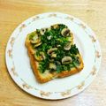 YUZVIO's cooksnap of when they made 春菊とマッシュルームのトースト☺.