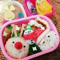 92x91's cooksnap of when they made ころころおにぎりXmasキャラ弁♪.