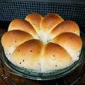 ☆julian☆'s cooksnap of when they made HBで♡黒ゴマチーズのお豆腐ちぎりパン☆.