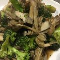 クック94B6MB☆'s cooksnap of when they made ブロッコリーと舞茸のオイ醤油バター炒め.