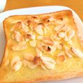 ぺっぺぺ72's cooksnap of when they made 蜂蜜アーモンドの切り込みトースト♪.