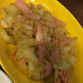 じゃがりこ！'s cooksnap of when they made 簡単にあと一品！キャベツとハムのゴマ和え.