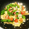 hukuhuku☆'s cooksnap of when they made 卵とトマトのバジル炒め.