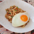 バカリャウ's cooksnap of when they made ソース焼きめしの目玉焼きのっけ.