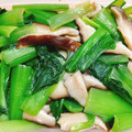 はるシェフ's cooksnap of when they made 椎茸と小松菜のにんにくバターしょう油蒸し.