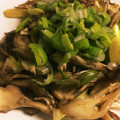 ＊にょにょん＊'s cooksnap of when they made まいたけと長ねぎのオイスターソース炒め♡.