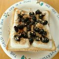 ドルフィンサーモン's cooksnap of when they made 余ったお餅で♡黒蜜きなこ黒豆トースト！.