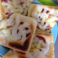 ムーヒツジ's cooksnap of when they made 困ったときのもう一品♪油揚げのピザ.