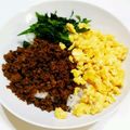楽しい子's cooksnap of when they made 美味しく簡単♪鶏そぼろ三色丼.