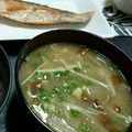 2児ママみきてぃ's cooksnap of when they made ♢なめこのお味噌汁♢えのきと油あげと大根.