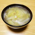 ドルフィンサーモン's cooksnap of when they made 白菜とベーコンのコンソメみそ汁.