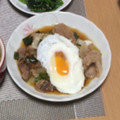 なっぴこり's cooksnap of when they made すき焼きのタレで★牛肉、白菜の卵煮丼.