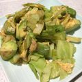 わたるんママ's cooksnap of when they made 卵とキャベツとアボカドのカレー炒め.