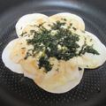 SallySweet's cooksnap of when they made 余った餅や餃子の皮で簡単餅ピザ♪.