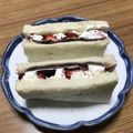 かれし's cooksnap of when they made ＊フレッシュいちごとあんこのサンド＊.