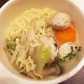 クックD895P9☆'s cooksnap of when they made サッポロ一番塩らーめんで♪鶏団子きのこ鍋.